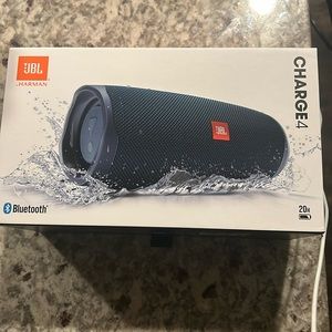 JBL ipx7 waterproof Bluetooth speaker